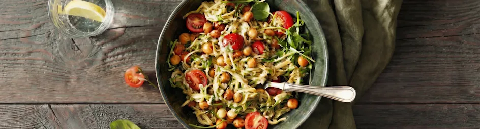 Vegan pasta pesto met knapperige kikkererwten