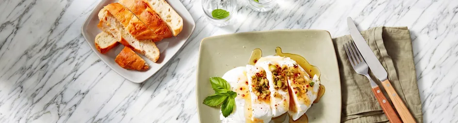Burrata met pittige hot honey en krokante toast