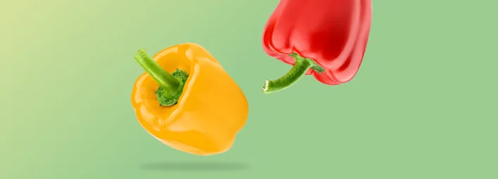 Paprika's in verschillende kleuren tijdens het paprikaseizoen