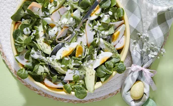 Avocado-eisalade met kip en citroendressing