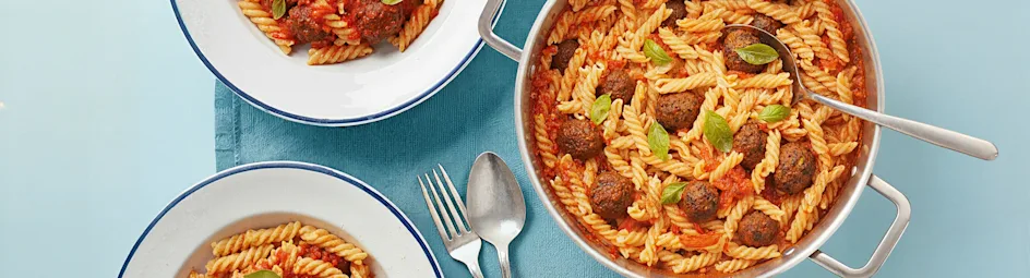 Eenpanspasta met gehaktballetjes en venkel