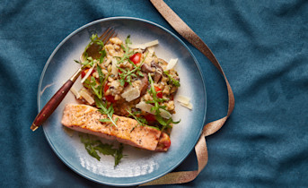 Zalmfilet met romige risotto en rucola
