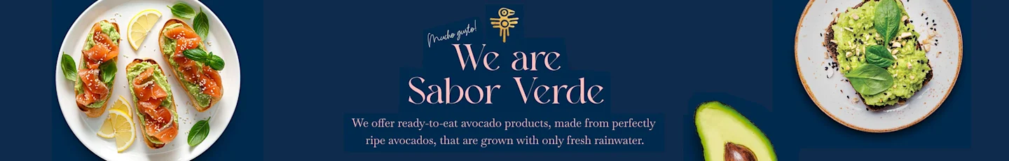 Sabor Verde met avocado toast met zalm en citroen links, toast met avocadospread en basilicum rechts, en een hele avocado rechtsonder.