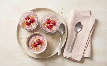 Bosvruchten overnight oats met frambozen en honing