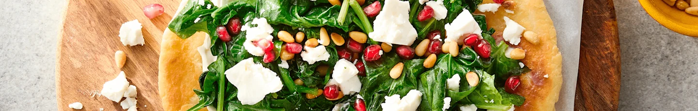 Spinazie recept van zelfgemaakt flatbread met spinazie en feta.