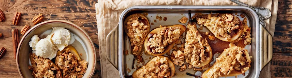Gevulde peren met havermoutcrumble uit de oven