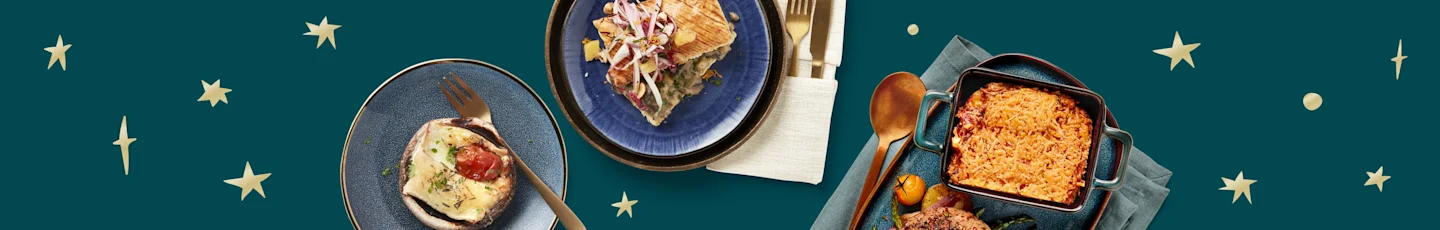 Vegetarische recepten op een gedekte tafel met kerst.