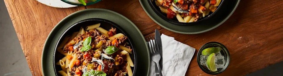 Pasta met een tomatensaus en steranijs