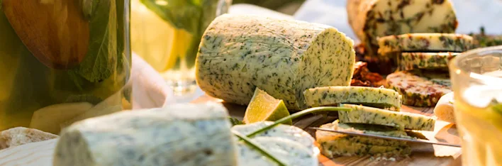 Recept van drie homemade kruidenboters.