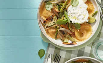 Pasta met gegrilde groenten, honing-limoendressing en burrata