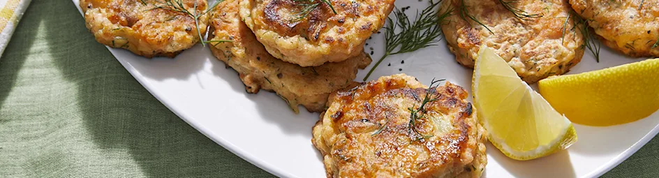 Zalmkoekjes met yoghurtdip