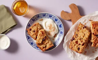 Ontbijtcake met havermout en dadel