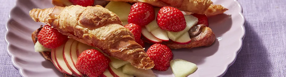 Wentelcroissants met chocospread en fruit