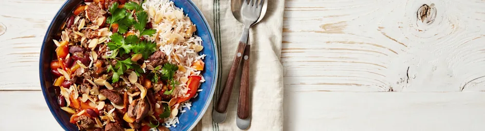 Kruidige lamsstoof met tuinbonen en rijst