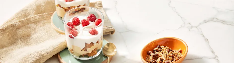 Duo koekjesdessert met frambozen en vanillecrème