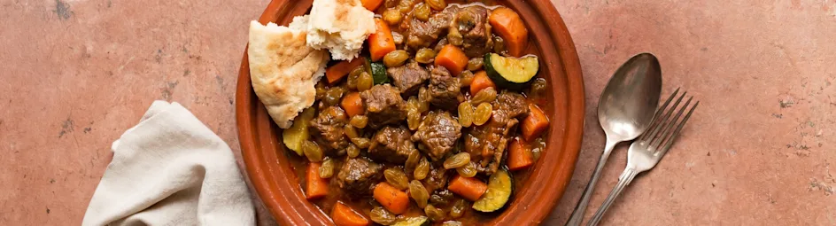 Winterse BBQ-tajine met runderriblappen en Turks brood