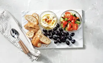 Lunchplank met Korenlanders desembrood en whipped feta