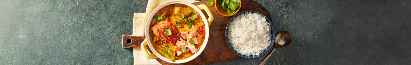 Rode curry met zalm en peultjes
