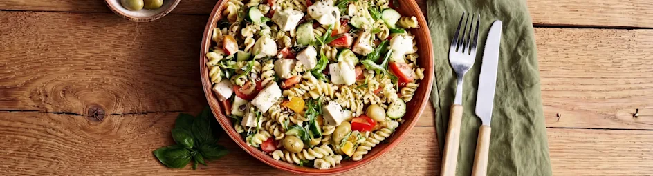 Pastasalade met kip en feta