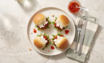 Luxe burrata sliders met zoet-pittige tomatenja