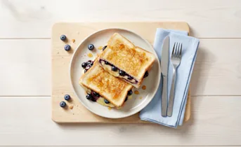 'Swicy' camembert en blauwe bessen tosti