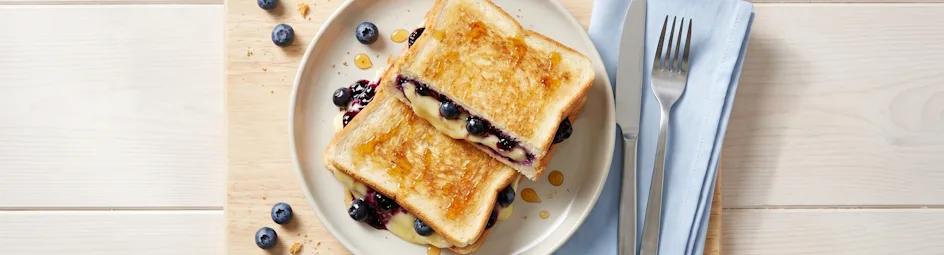 'Swicy' camembert en blauwe bessen tosti