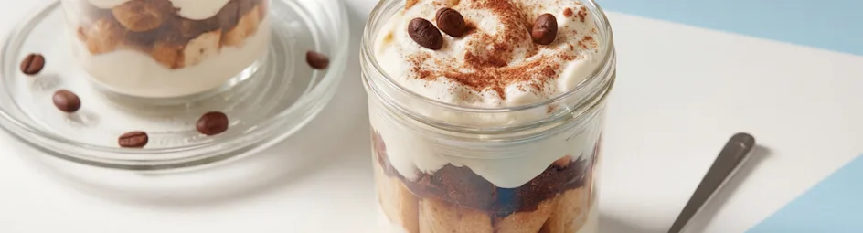 Romige espresso trifle met feestelijke chocoladehagel