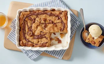 Twix blondies met chocolade