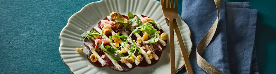Rode bietencarpaccio met truffel en hazelnoten