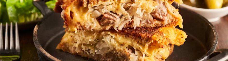 Reuben sandwich met een frisse salade