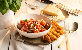 Auberginepasta met krokante kip