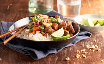 Aziatische biefstukbowl met rijst