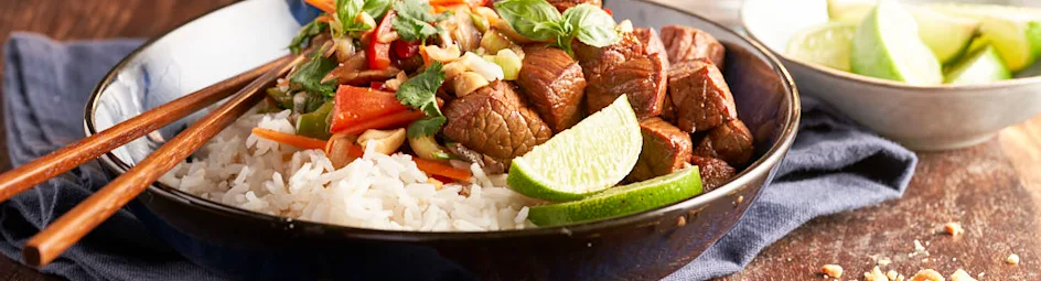 Aziatische biefstukbowl met rijst