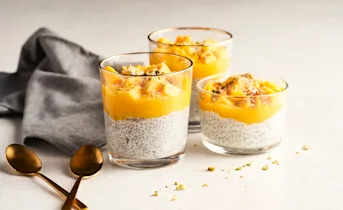 Makkelijke mango-chiapuddinkjes