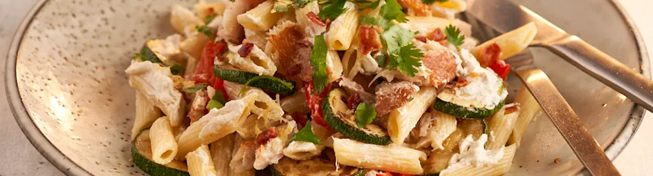 Romige makreelpasta met geroosterde paprika