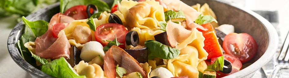 Italiaanse pastasalade met rauwe ham