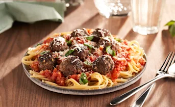 Spaghetti met snelle tomatensaus en gehaktballetjes