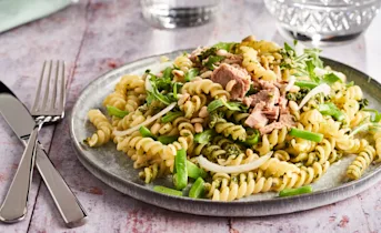 Pasta pesto met snijbonen en tonijn