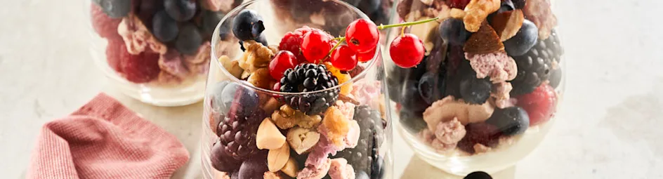 Zomerse eton mess met rood fruit