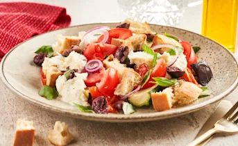 Panzanella met Italiaanse groenten en buffelmozzarella