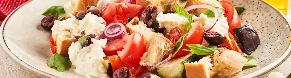 Panzanella met Italiaanse groenten en buffelmozzarella