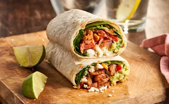 Vegetarische burrito's met shoarma, bonenmix en guacamole