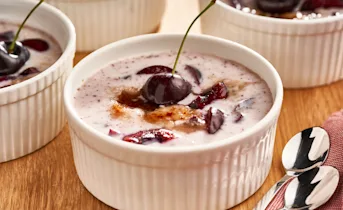 Rijstepap brûlée met kersen en perzik