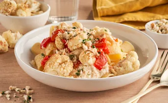 Pasta met geroosterde bloemkool en citroen-peterseliekruim
