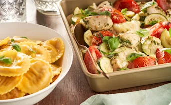 Gevulde pasta met geroosterde tomaten, kip en mozzarella