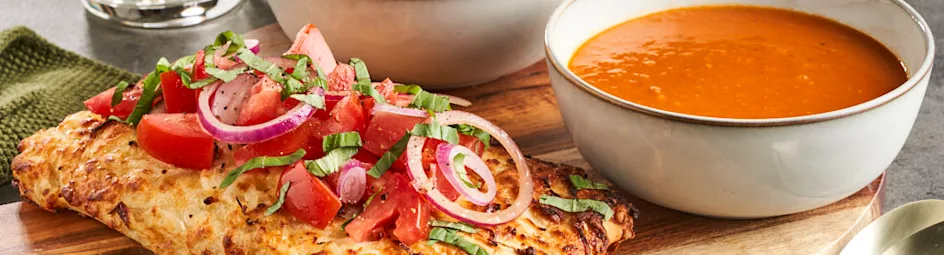 Italiaanse tomatensoep met kaas-uien bruschetta’s