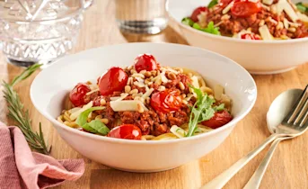 Vegetarische spaghetti bolognese met rozemarijn