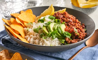 Chili sin carne schotel met krokante tortillachips