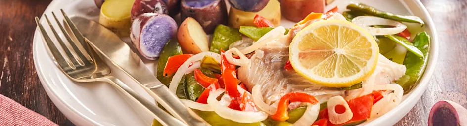 Kabeljauw en papillotte met aardappeltjes en peultjes