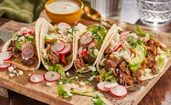 Pulled Beef taco’s met avocado en feta